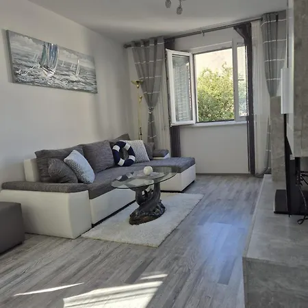 Nikol Apartment *