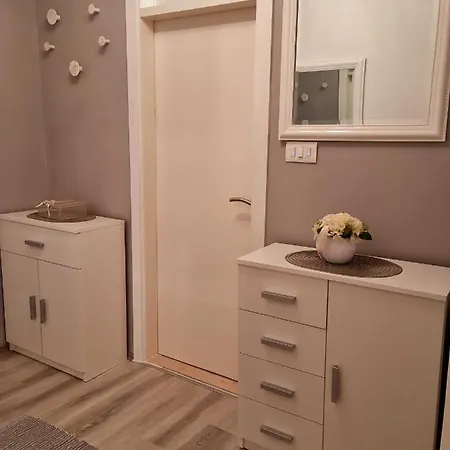 Nikol マカルスカ