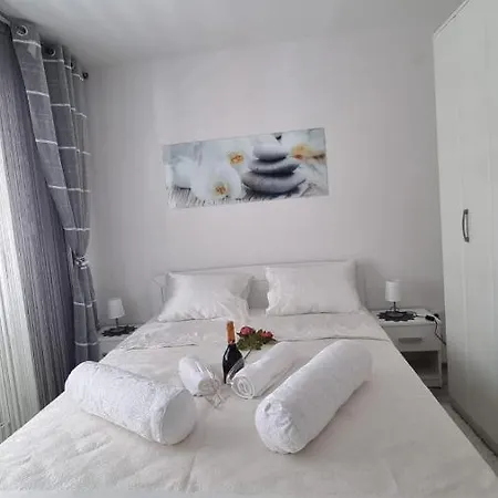 Nikol Apartment *